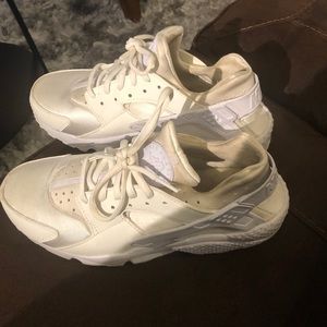 Nike Huraches Women’s